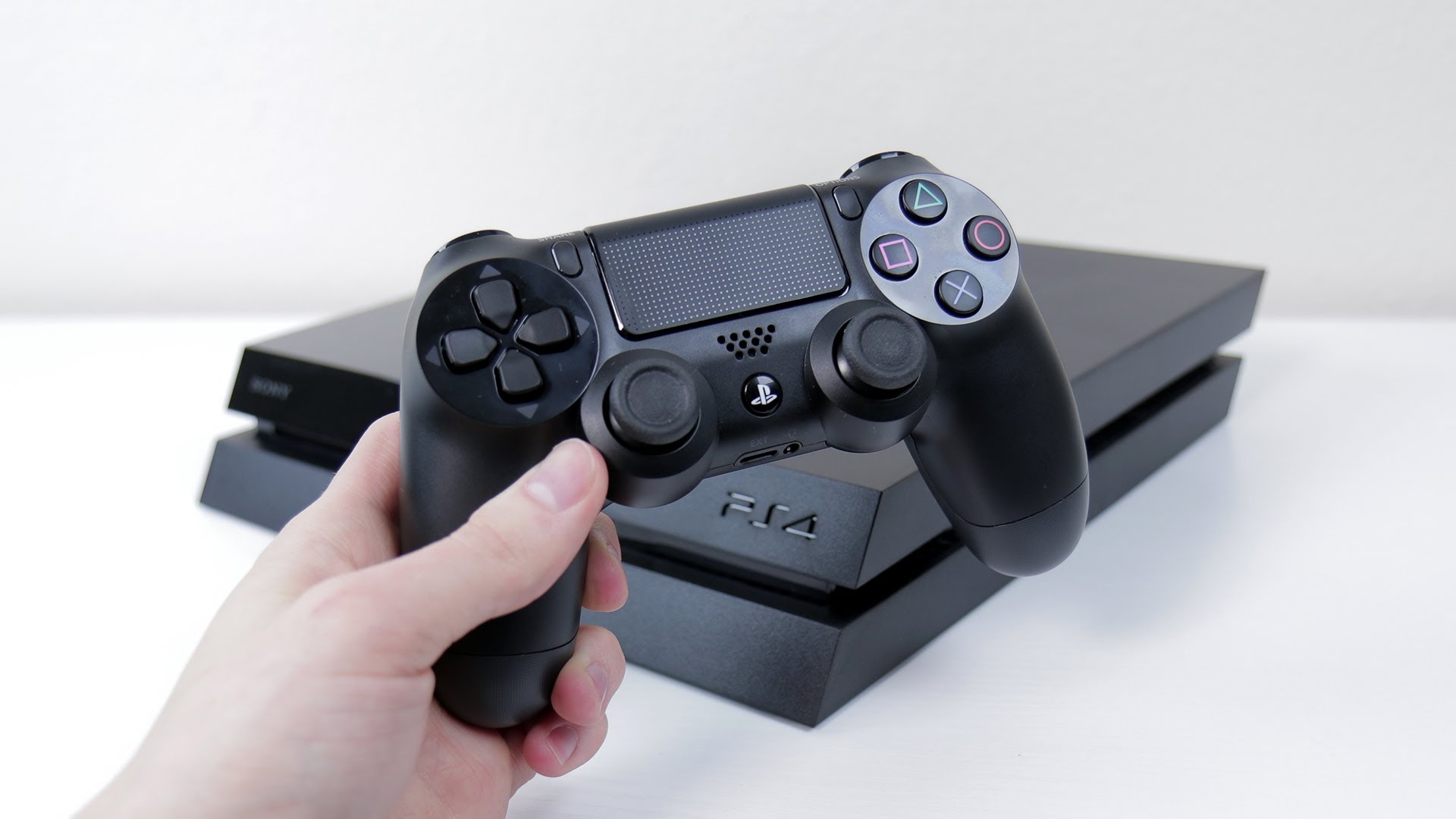 Console games. Игровая приставка внутри. Самая дорогая игровая приставка в мире. Гейм консоль. Спрос на игровые приставки.