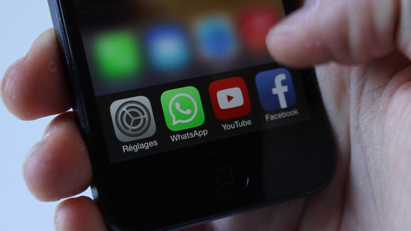 Скевоморфизм в дизайне. Айфон 7. Settings ios 6. Экран блокировки айфон 7. Айфон 7 локскрин.