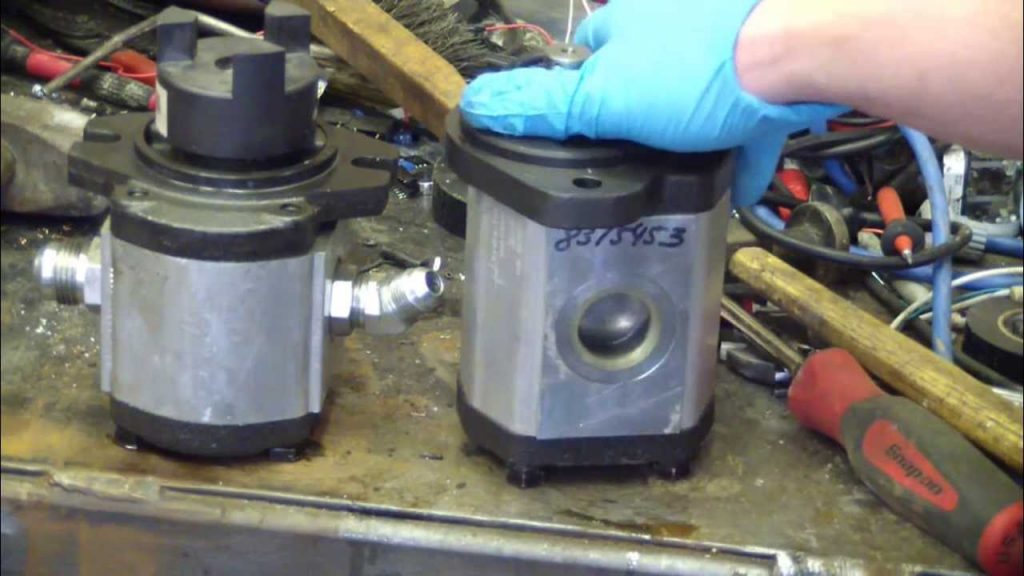 How to determine hydraulic pump rotation, inlet and outlet orientation