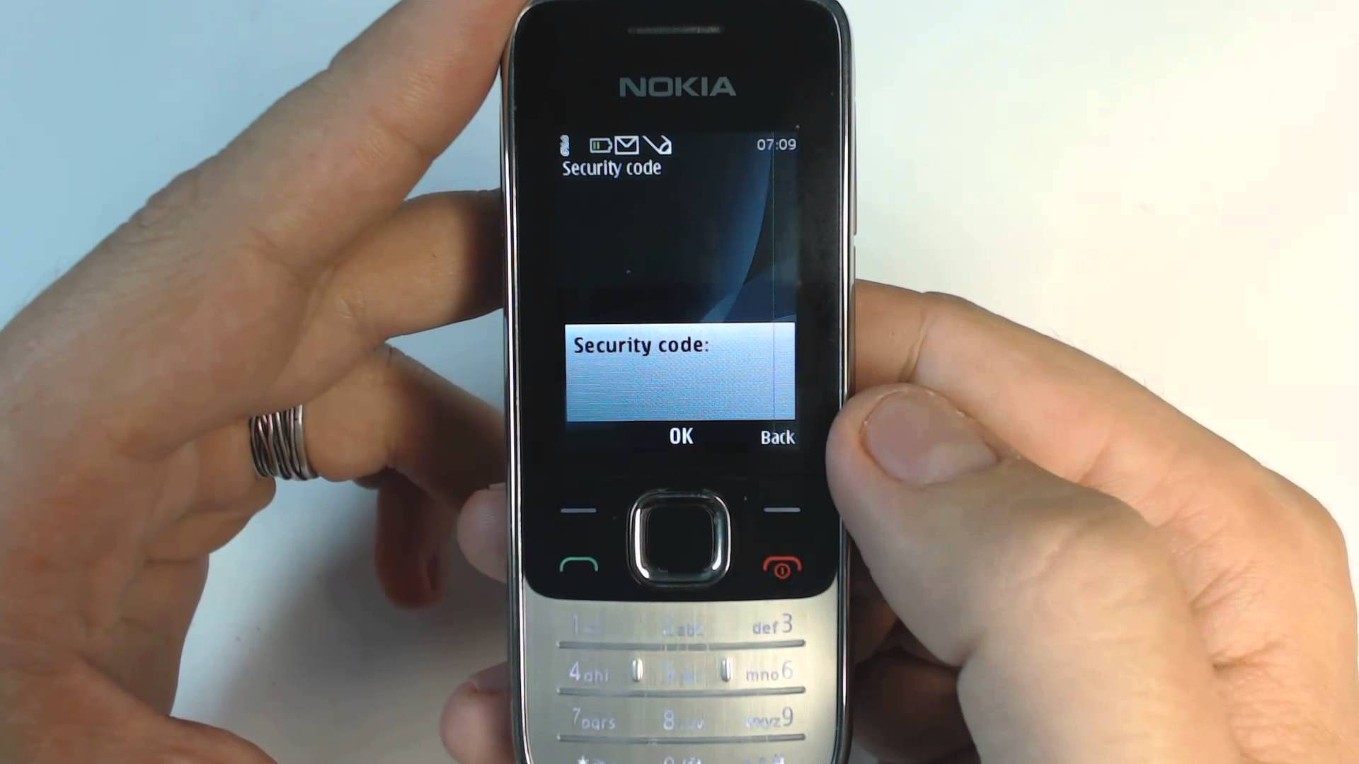 Пин код нокиа. Nokia 2730 Classic. Нокиа кнопочные 2730. Защитный код нокиа кнопочный c2. Nokia 6700.