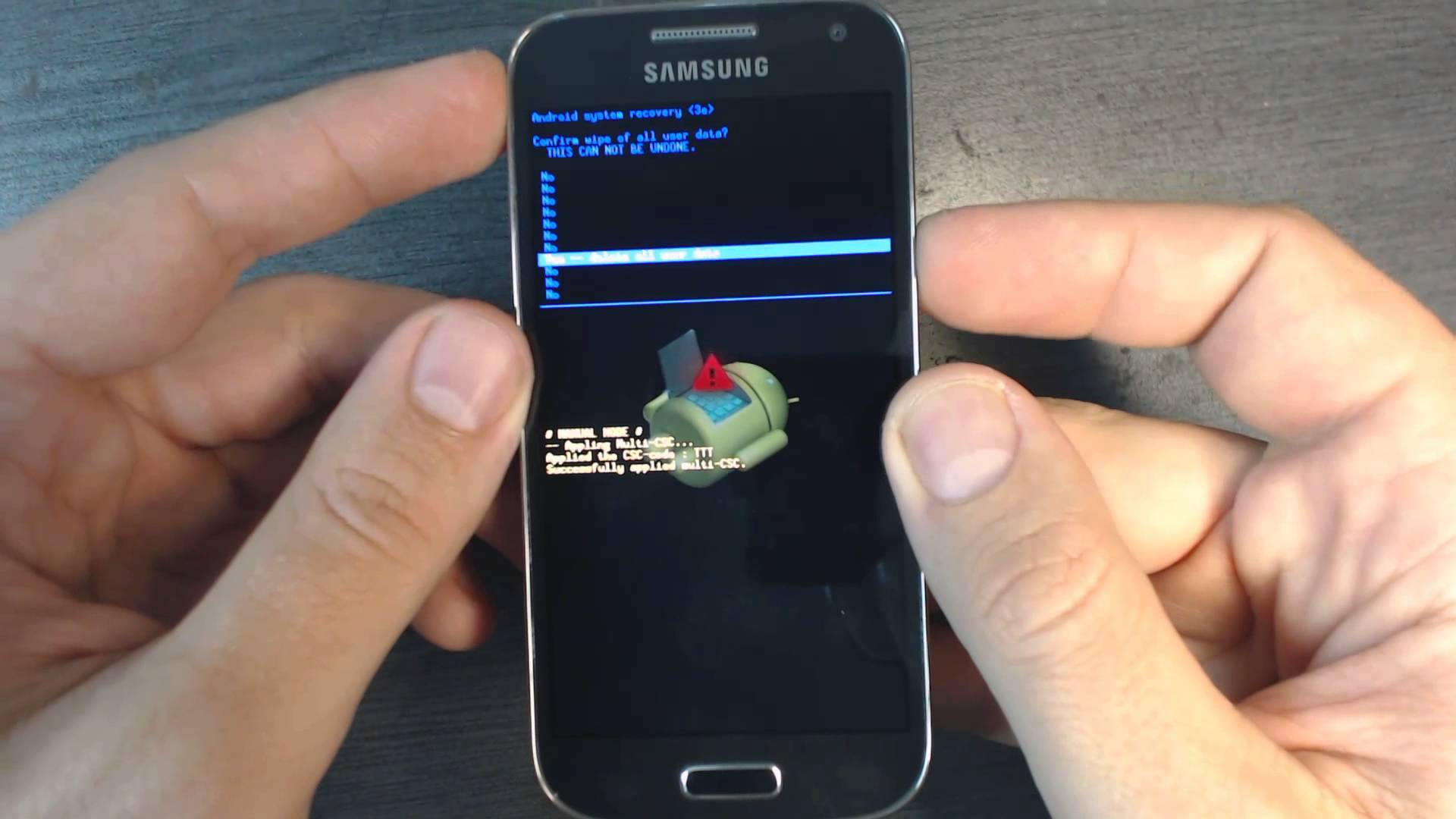 Включается телефон самсунг галакси. Отформатировать самсунг галакси. Samsung Galaxy s4 Mini. Форматирование самсунга j3. Форматнуть телефон самсунг j1.