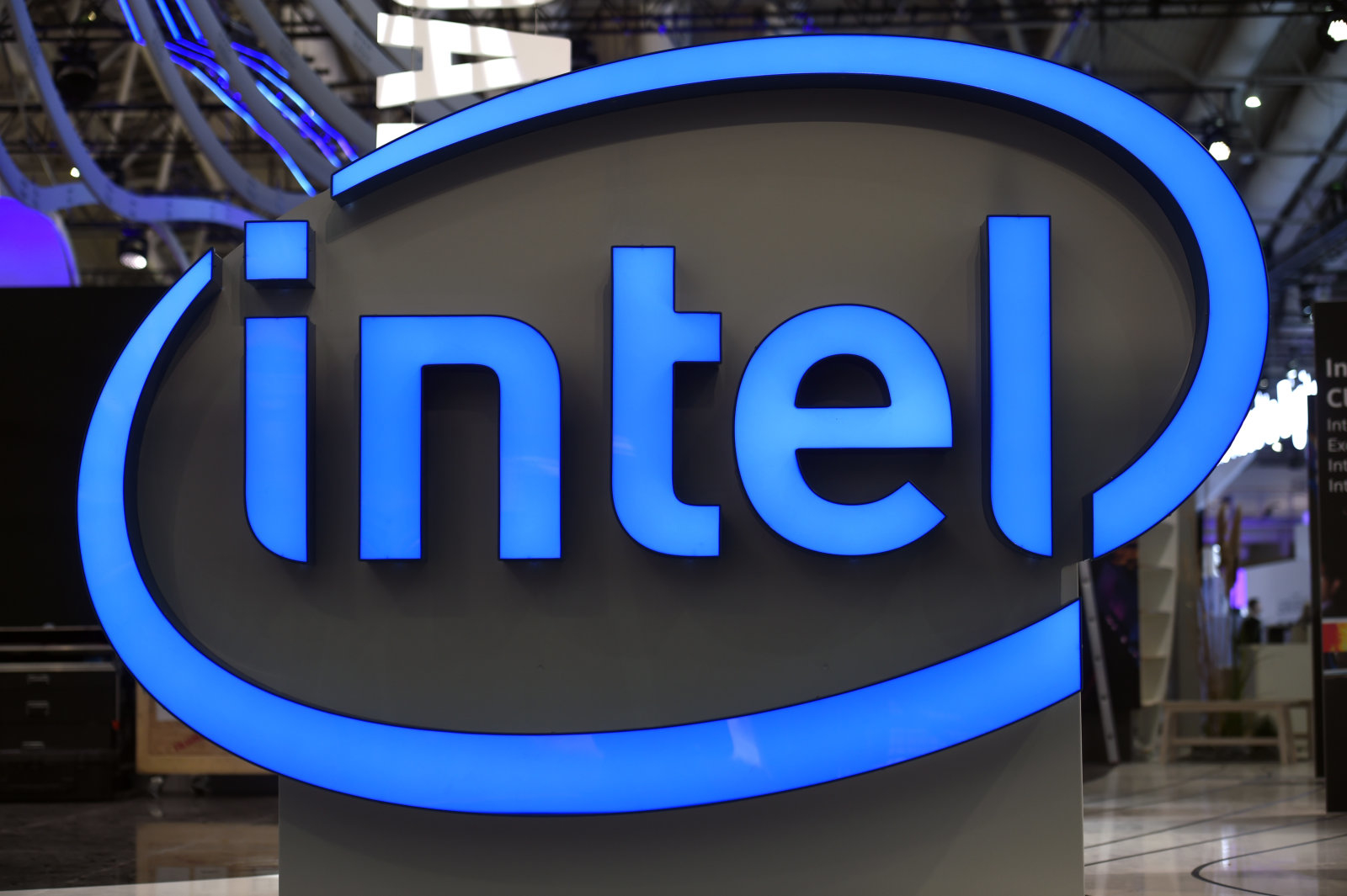 Intel failed to inform U.S. govt of security flaws in time: Report