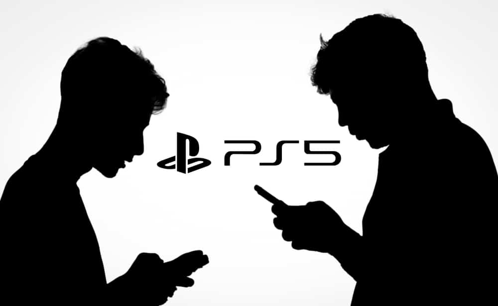 Person holding cellphone with logo of video gaming platform PlayStation Network (PSN) in front of cihp .